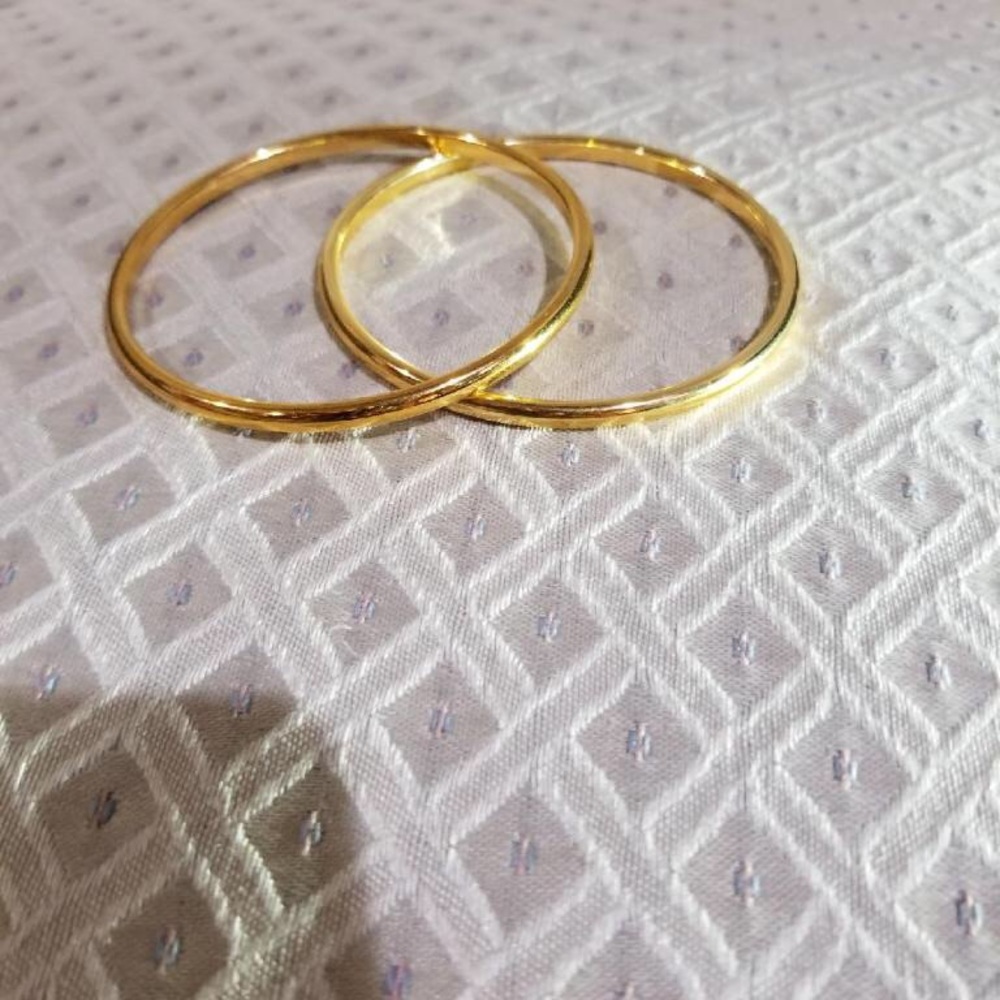 Yellow gold bronze bangles round edge.